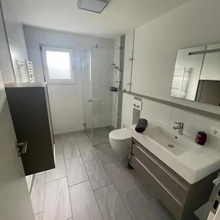 Moderne Souterrain In Zentraler Lage